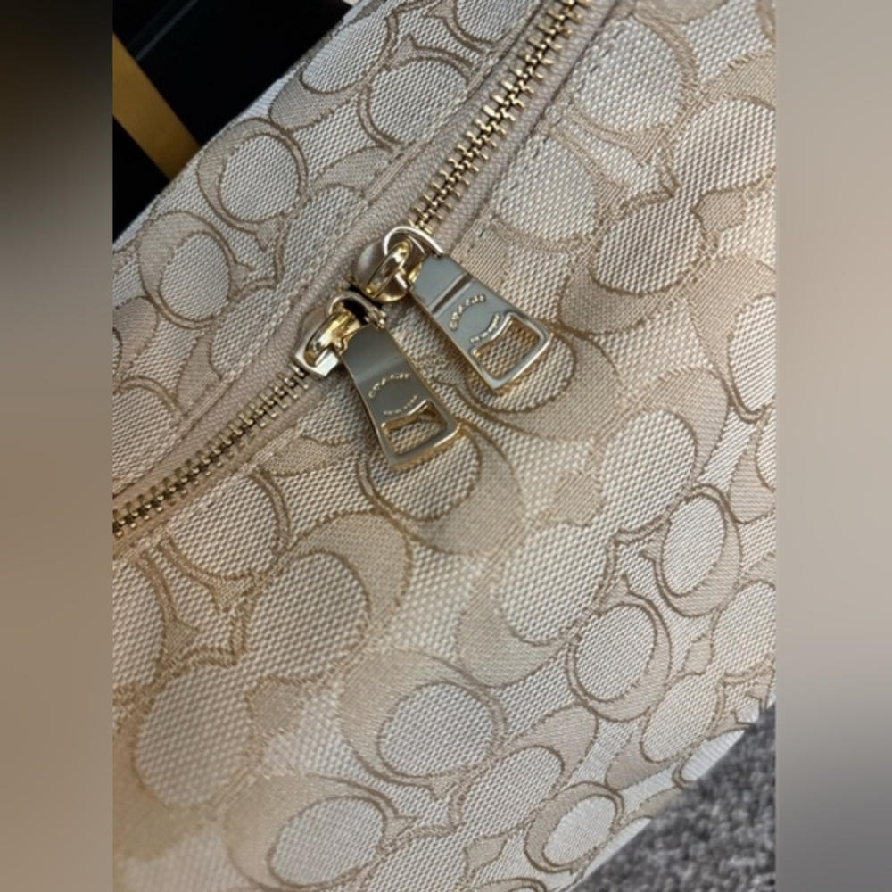 Great condition! Unique Coach Beige Signature Canvas Bag with White Strap. - Picture 7 of 13